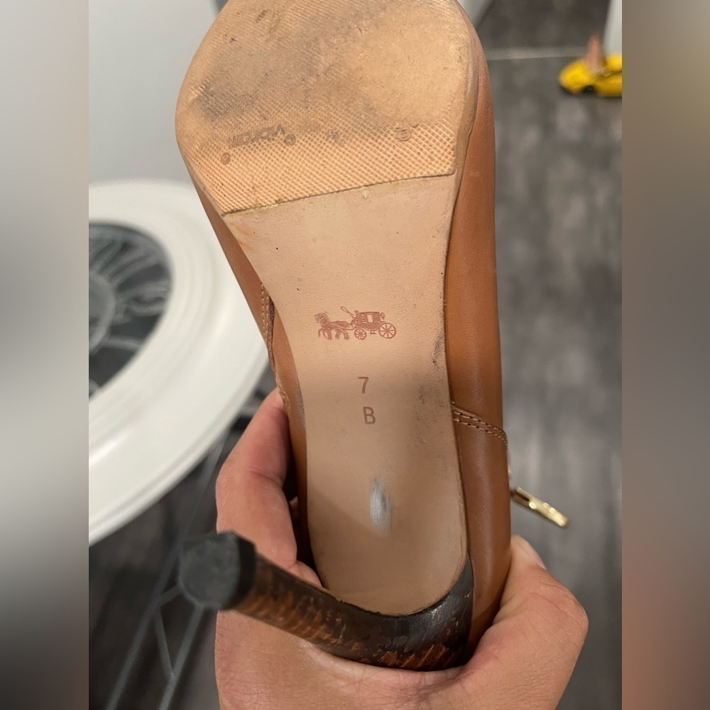 boots coach - Picture 4 of 11